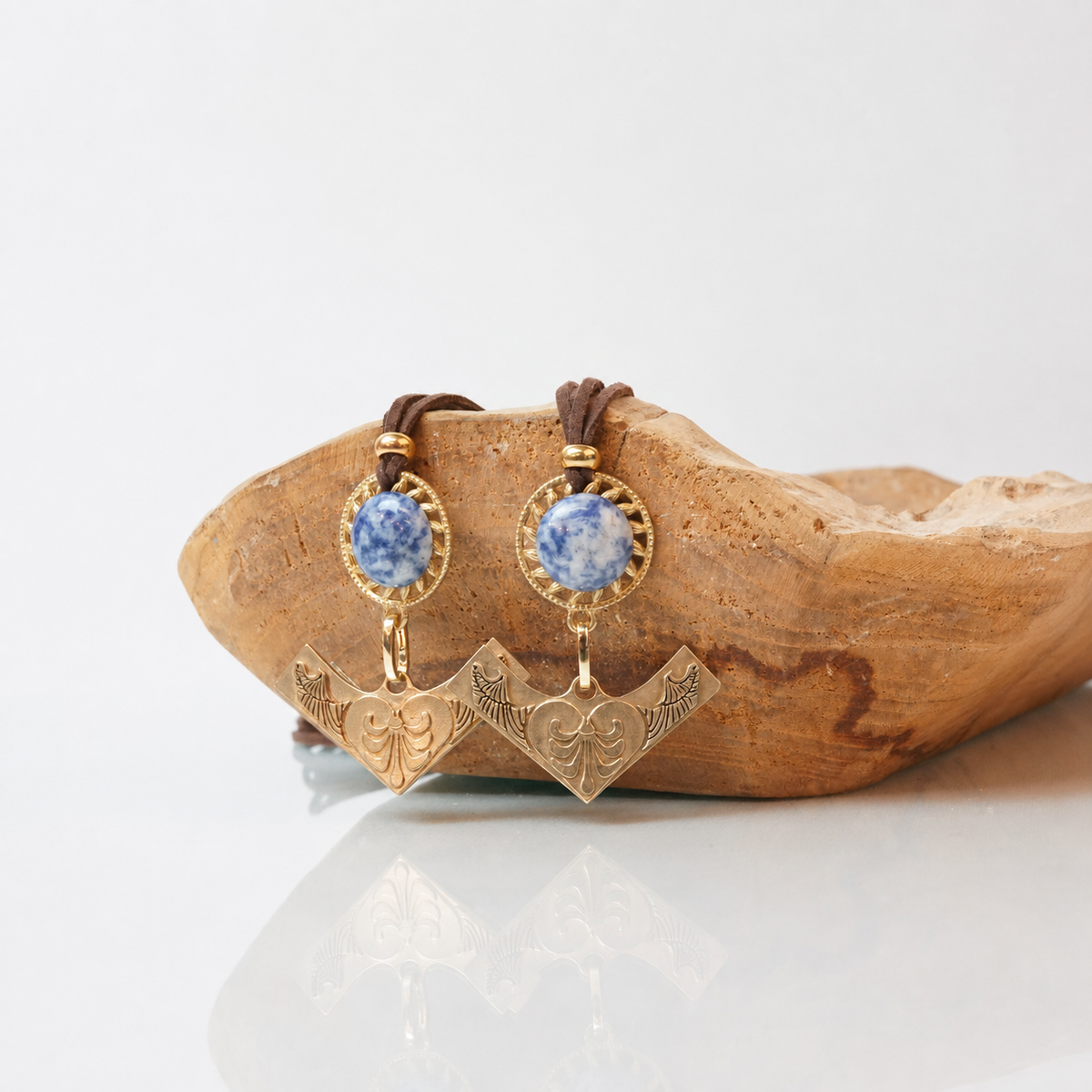 Bochica Black Cord Antiek gold | Blue-White Glass Stone